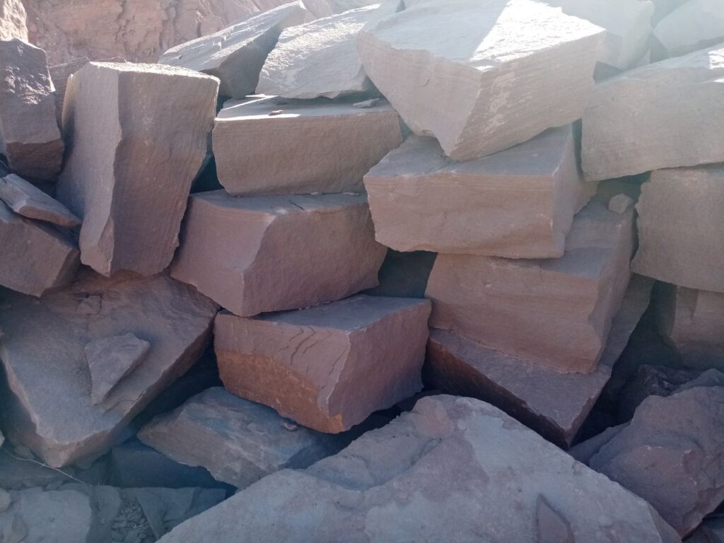 فروش سنگ لاشه قهوه ای