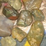 فروش سنگ رودخانه ای و قلوه رنگی و تک رنگ در طرح و رنگ مختلف