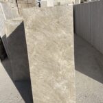 سنگ مرمریت کرم دهبید – ایده‌آل برای پله و نما