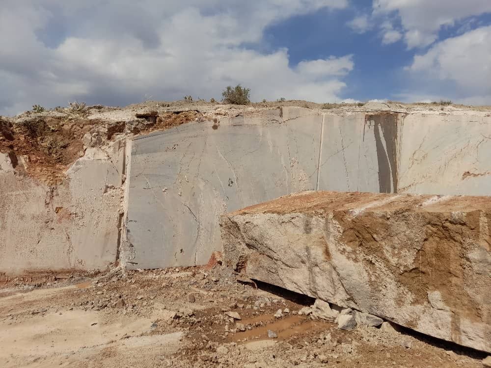 فروش استثنایی معدن مرمریت گلدن بلک محلات