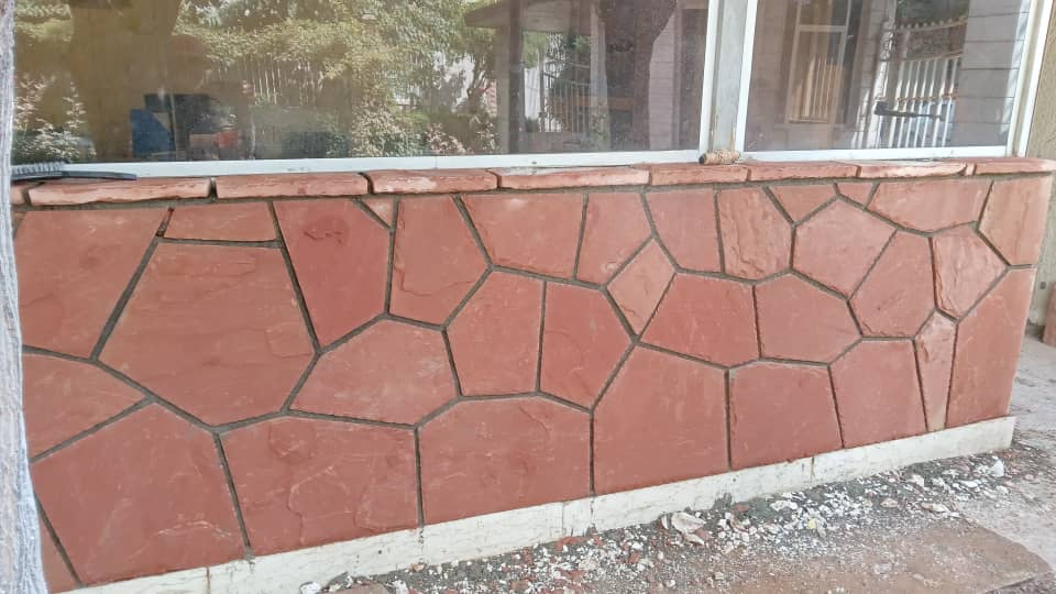 اجرای سنگ لاشه کف دیوار برای محوطه سازی
