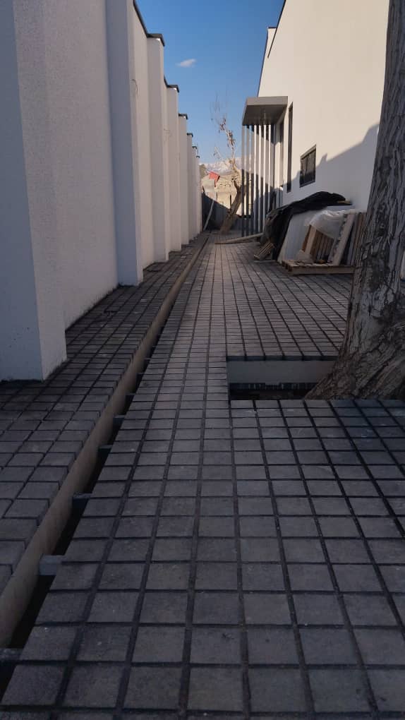 اجرای سنگ کوبیک برای محوطه سازی