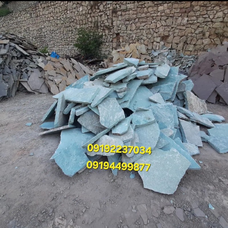 اجرای سنگ مشکی میگون کف دیوار 