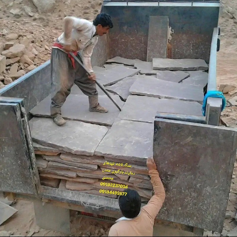 اجرای سنگ مشکی میگون کف دیوار 