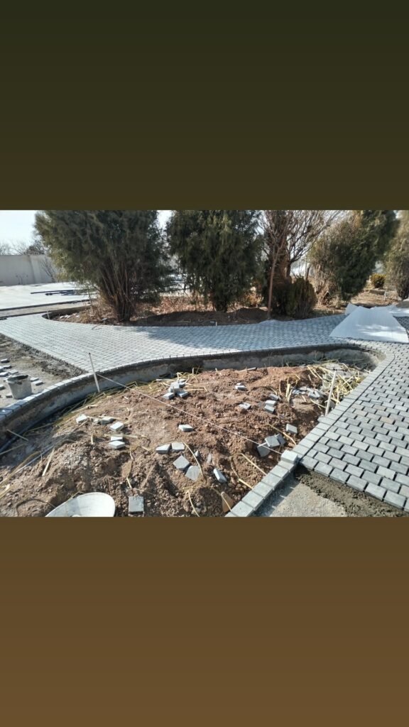 اجرای سنگ کوبیک برای محوطه سازی