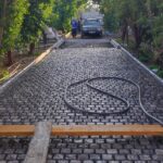 اجرای سنگ کوبیک برای محوطه سازی